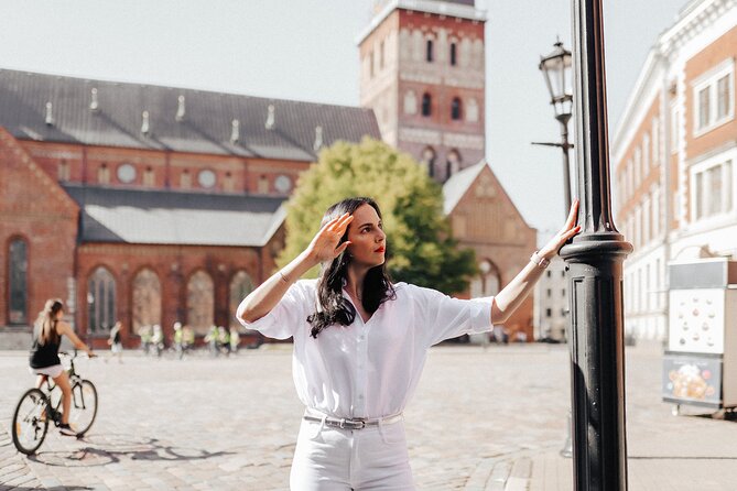 1H Private Photoshoot in Old Town of Riga - Bastejkalna Park for a change of setting