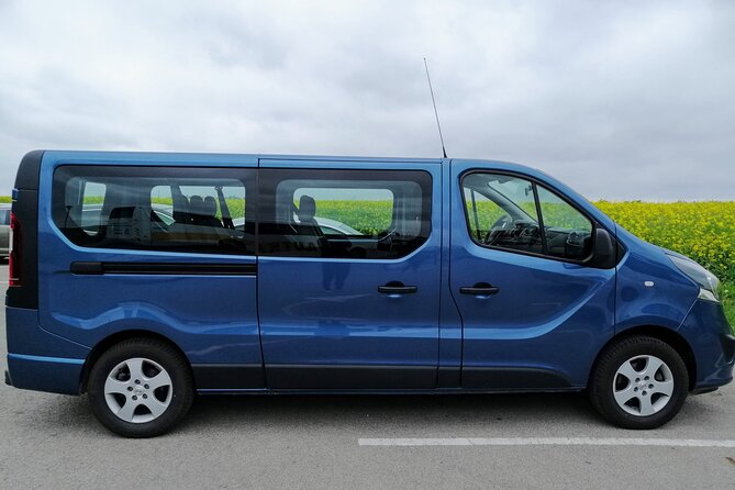 2 countries! Hill of Crosses, Rundale Palace and Bauska castle - Guides, vehicle, and the feel of the day