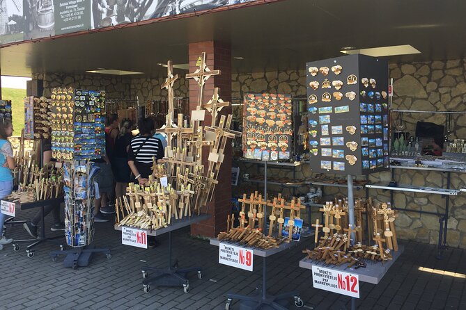 5,5 Hour Small Group Tour to Hill of Crosses from Riga - Food, comfort stops, and what to pack