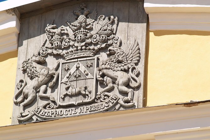 Group Day trip to Rundale Palace, Hill of Crosses & Bauska Castle - What the guide adds to the road time