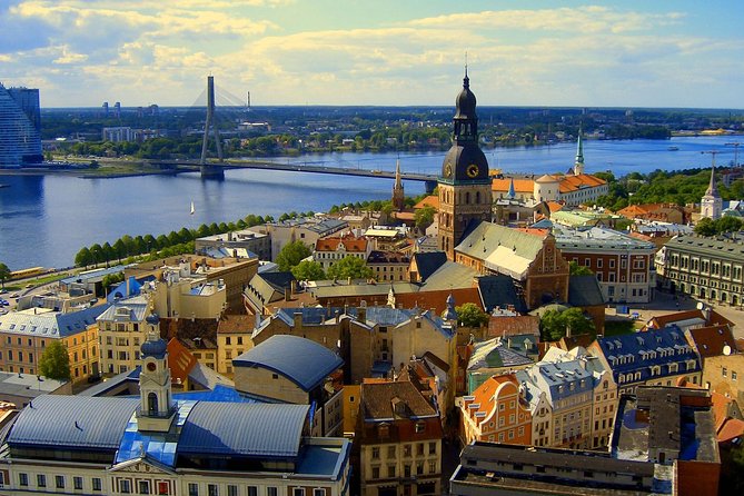 Old Town Walking Tour of Riga - Starting at the Latvian Riflemen Monument
