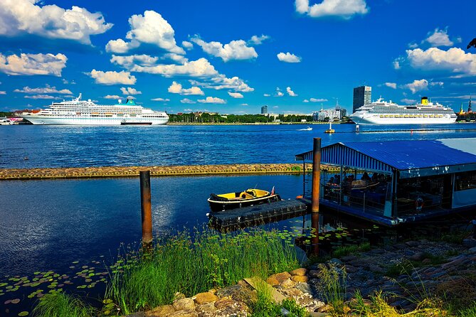 Private Boat Tour experience in Riga (City Canal and Daugava) - The Freedom Monument and Latvian National Opera