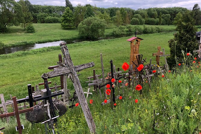 Private transfer Riga - Hill of Crosses - Riga - Private transport versus a large coach