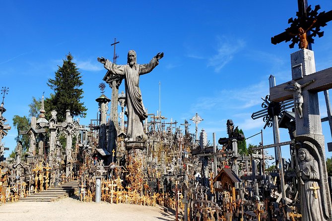 Private trip - Hill of Crosses / 2 countries in 1 day - The guided half-hour at Kryziu Kalnas