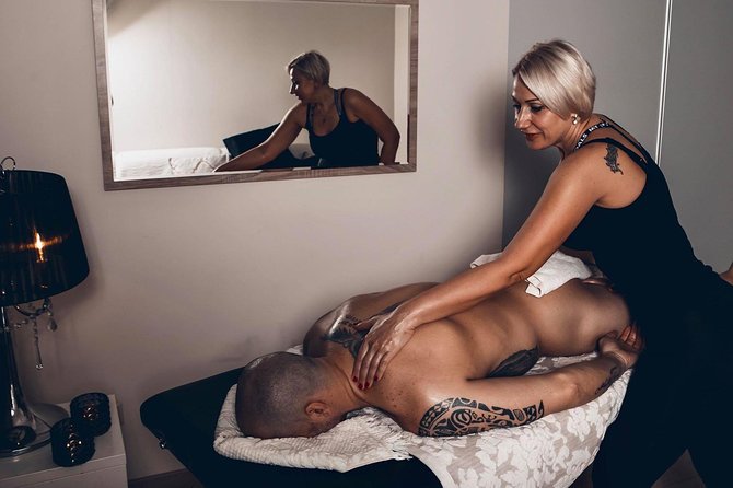 Relax Massage, Tantra Therapy in Riga, Latvia - Meeting Jelena and settling into the room