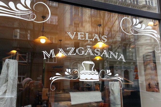 Riga Art Nouveau walking tour - What the guides add to the experience