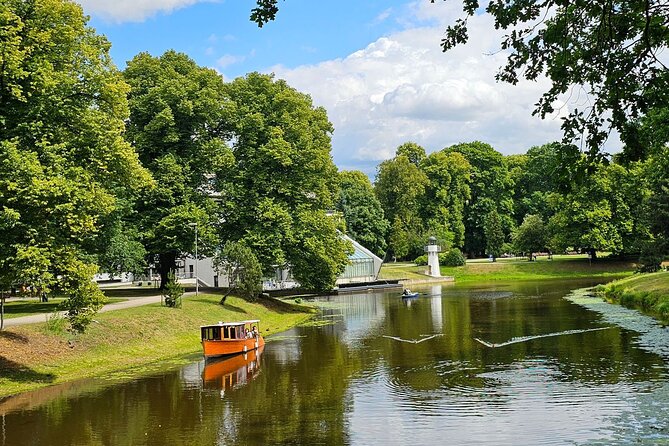 Riga: Evening or Sunset Boat Tour with Drink and Audio Guide - What the 50-minute route gives you