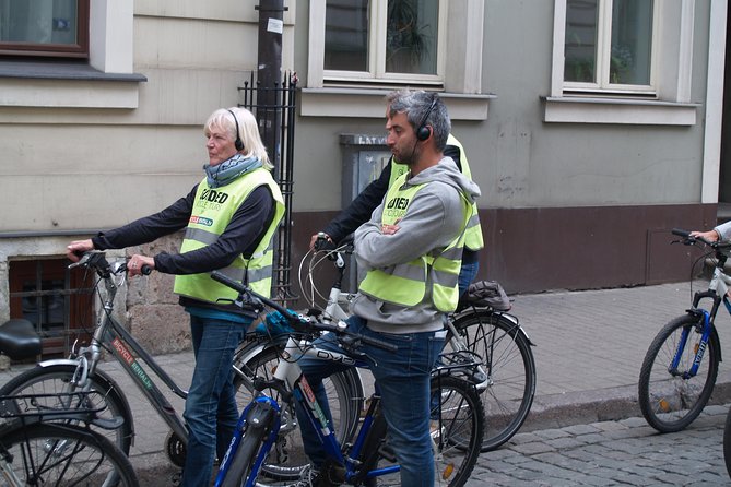 Riga Highlights Bike Tour - The Great Choral Synagogue memorial and Riga’s difficult past