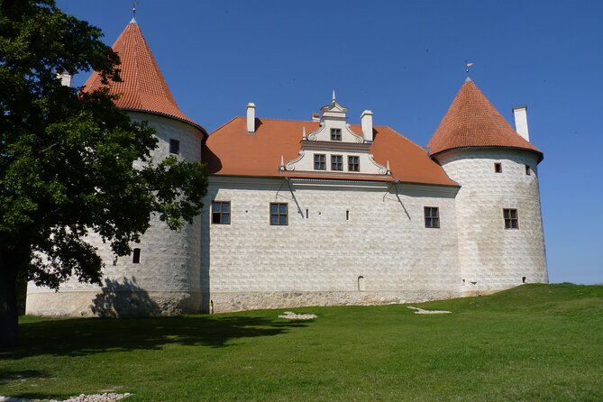 Riga: Hill of Crosses & Guided Rundale Palace with Bauska Castle - Bauska Castle and the tower climb