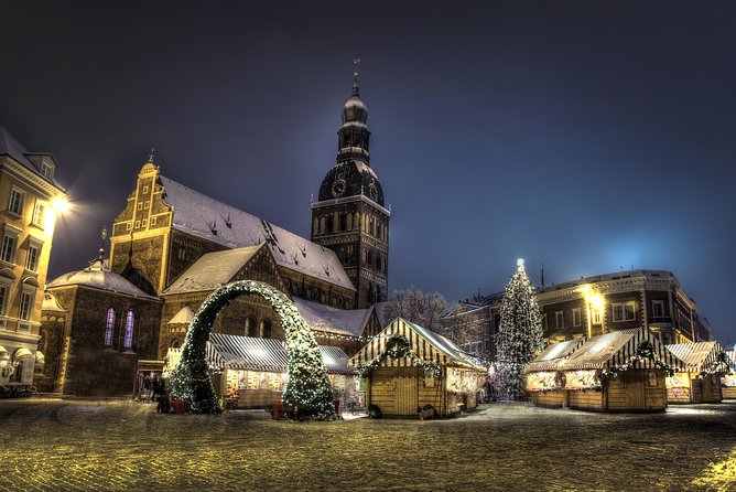 Riga Old Town Walking Tour in a Small Group - From Rātslaukums to Dome Square