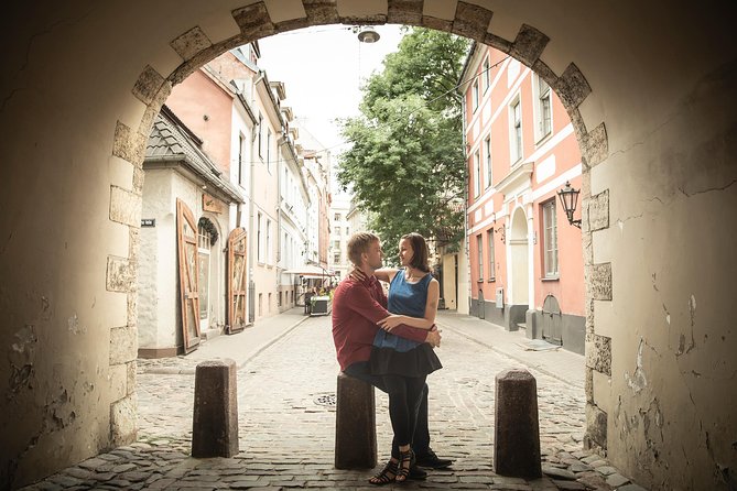 Riga Private Photoshoot Tour - Old Town Square and the House of the Black Heads