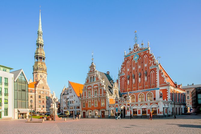 Riga Private Walking Tour - The Statue of Roland in the Old Town