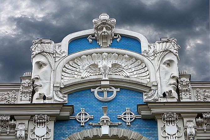Riga walking guided Sightseeing tour - Starting with Riga’s Old Town squares
