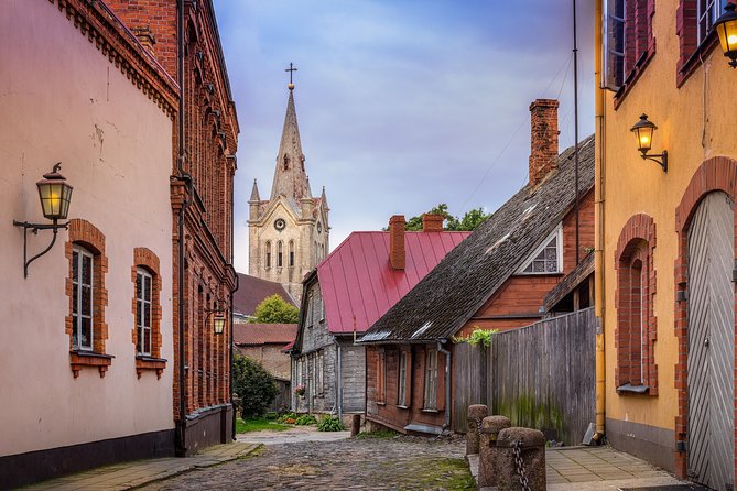 Road Trip to Cēsis, Līgatne, Āraiši and Sigulda - All Inclusive - Cēsis Castle, Riekstu Hill, and the old town