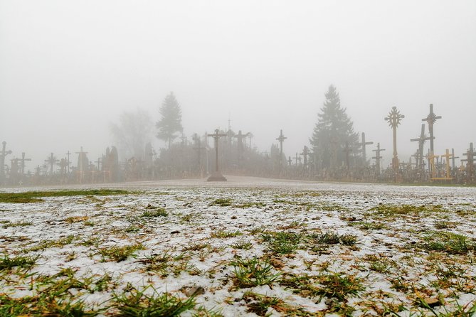 Sunrise at the Hill of Crosses - 2 countries in 1 day - The 30-minute guided introduction at Kryžių Kalnas