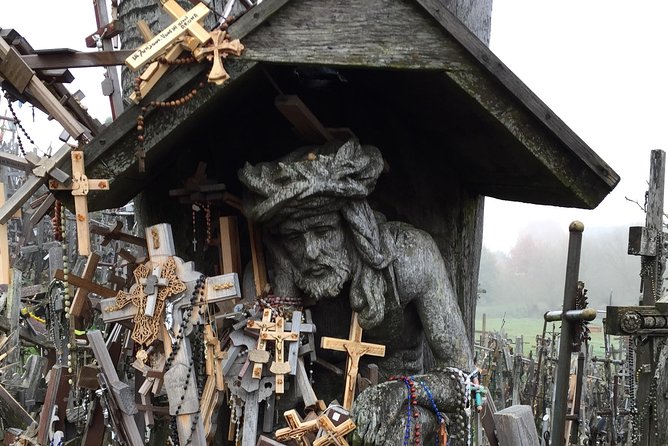 Sunrise at the Hill of Crosses - 2 countries in 1 day - Forty minutes to explore the crosses alone