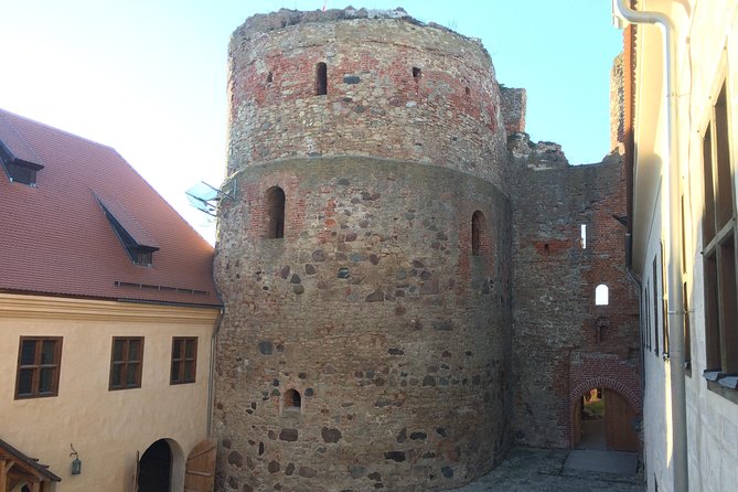 Tour from Riga to Vilnius: Bauska Castle, Rundale Palace and The Hill of Crosses - Who should book this Riga-to-Vilnius tour?